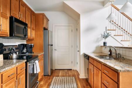 The Commodore - Stunning Vandy Home, Walk To It All Nashville Eksteriør billede